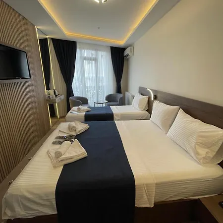 Airport Waves Hotel *