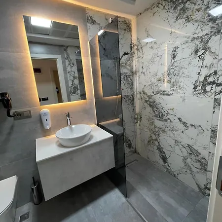 Airport Waves Hotel