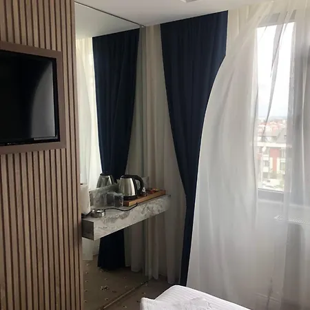 Airport Waves Hotel