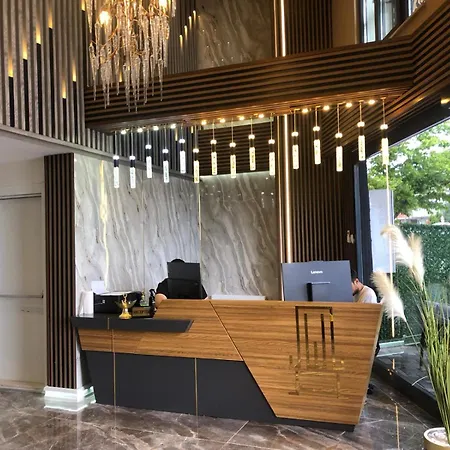 Airport Waves Hotel *