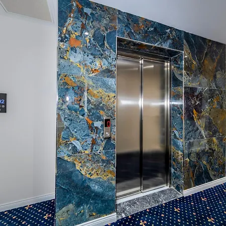 Airport Waves Hotel 4*