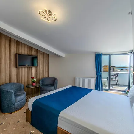 Hotel Airport Waves 4*