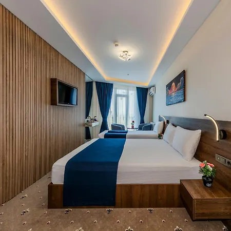 Airport Waves Hotel
