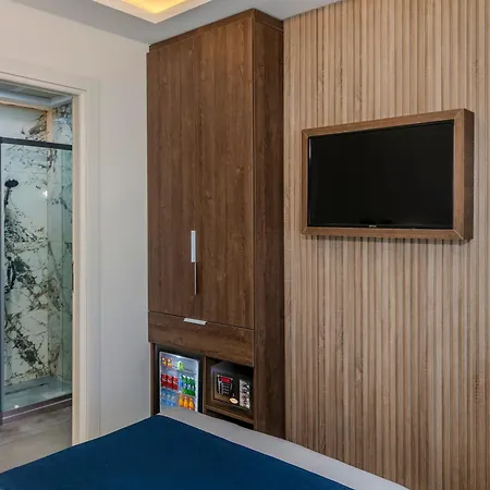Airport Waves Hotel