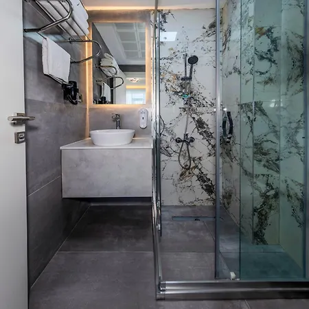 Airport Waves Hotel 4*