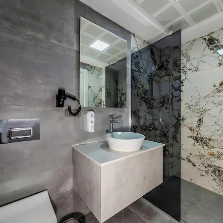 Airport Waves Hotel 4*