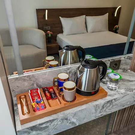 Hotel Airport Waves 4*