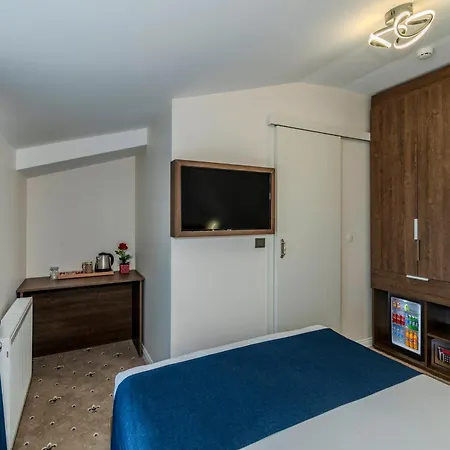 Airport Waves Hotel
