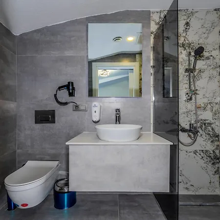 Airport Waves Hotel 4*