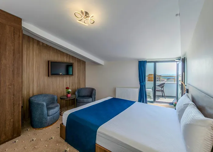 Hotel Airport Waves 4*