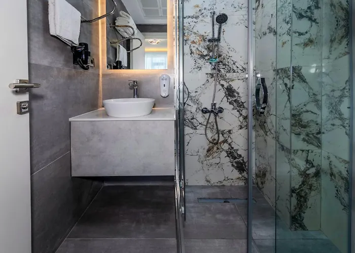 Airport Waves Hotel 4*