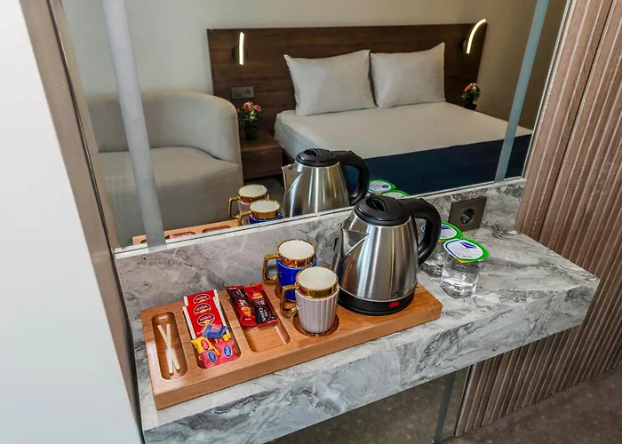 Hotel Airport Waves 4*