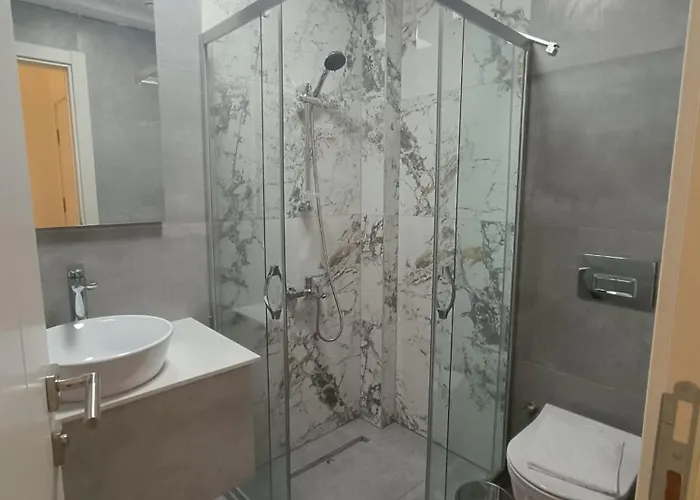 Hotel Airport Waves 4*