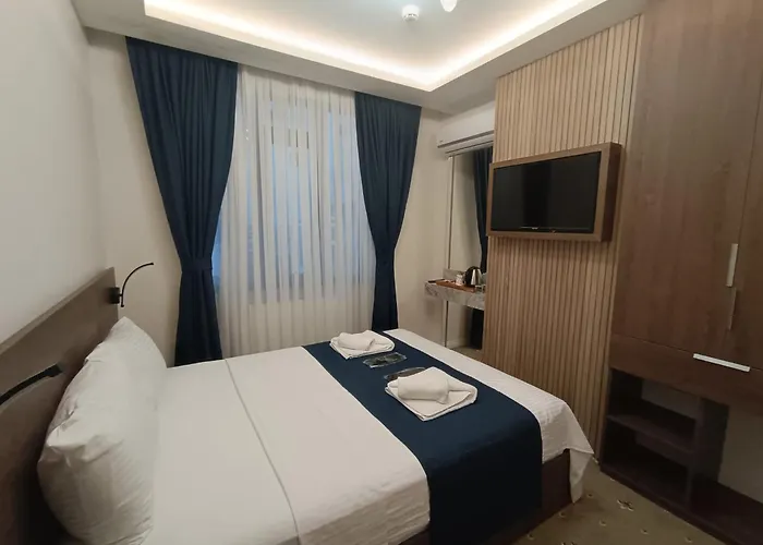 Hotel Airport Waves 4*