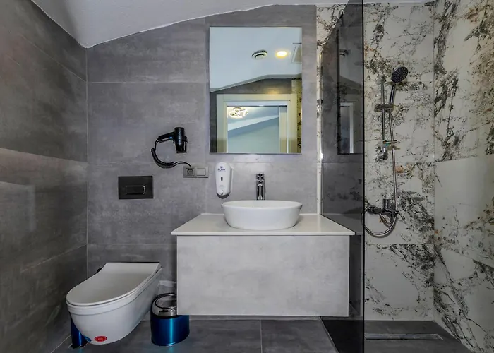 Airport Waves Hotel 4*